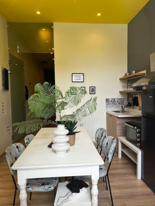 העיירה רתימנו Modern Lux Apartment Downtown מראה חיצוני תמונה